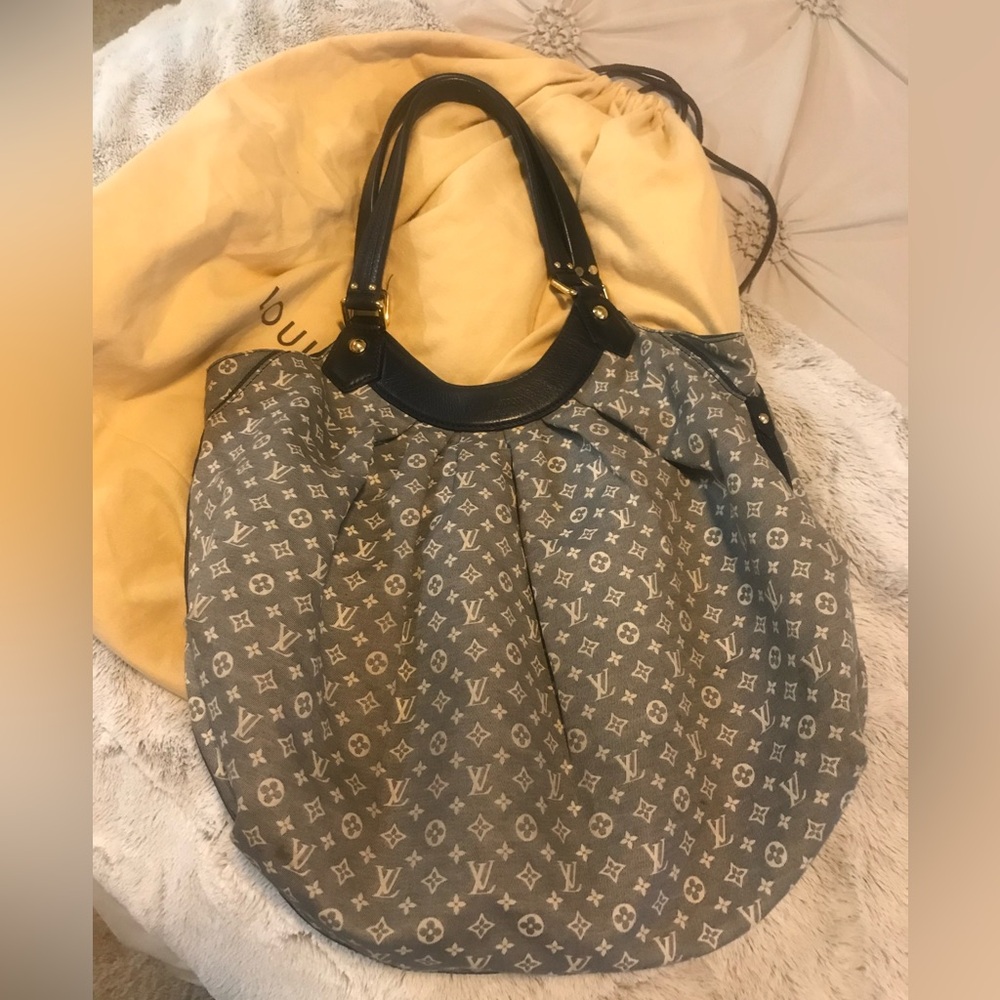 Louis Vuitton Elegant Navy and Gray Shoulder Bag